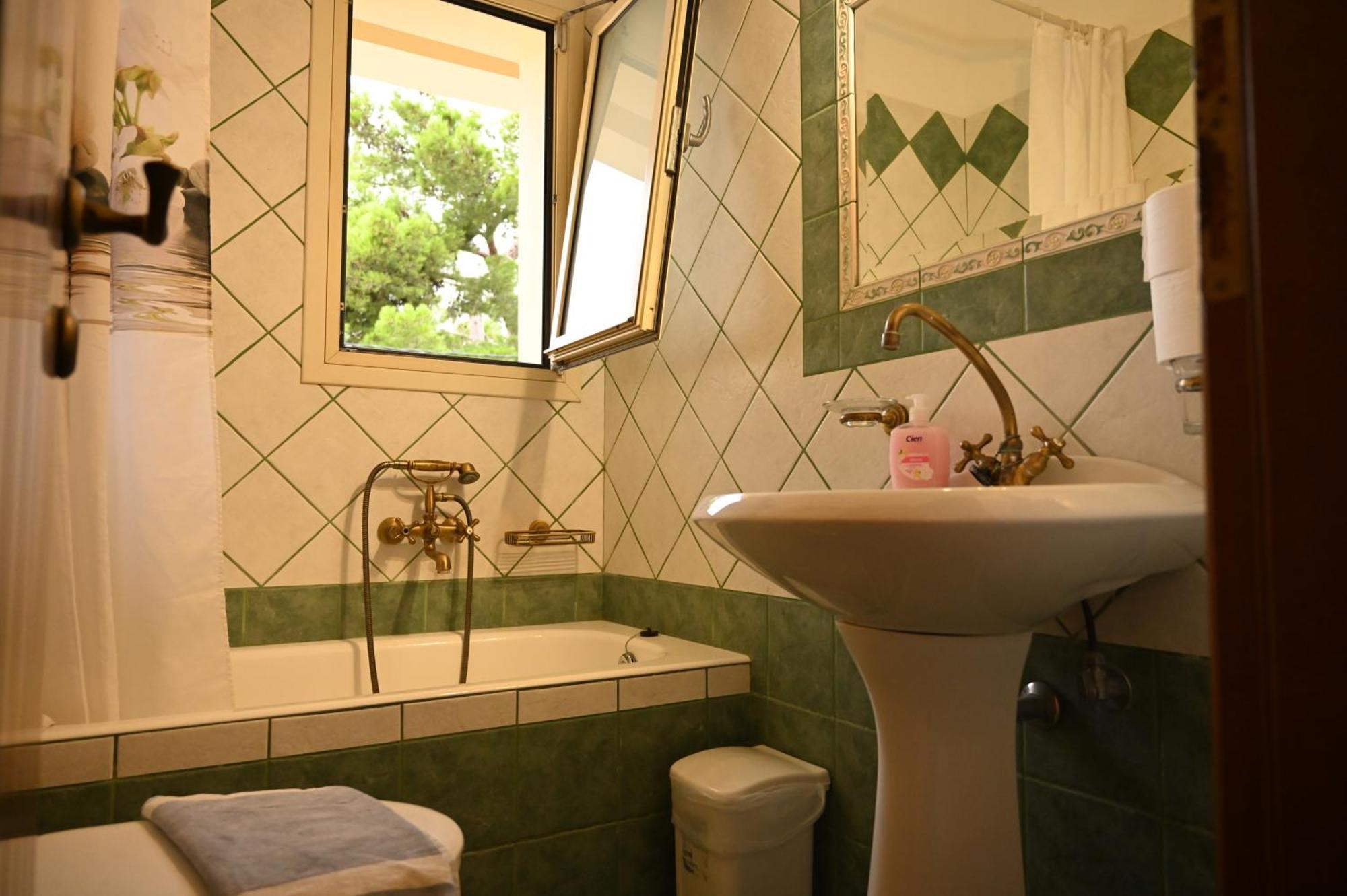 liocharis villas Lourdata  Extérieur photo